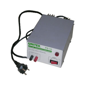 R�gulateur de tension pour radiomessagerie UNITEK - entr�e 220 V- sortie 13.8 V 