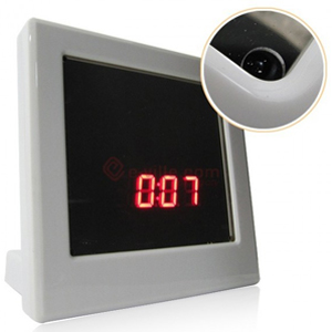 Horloge miroir avec cam�ra cach�e couleur et DVR - HD - Carte micro SD  jusqu�� 32 Go + T�l�commande